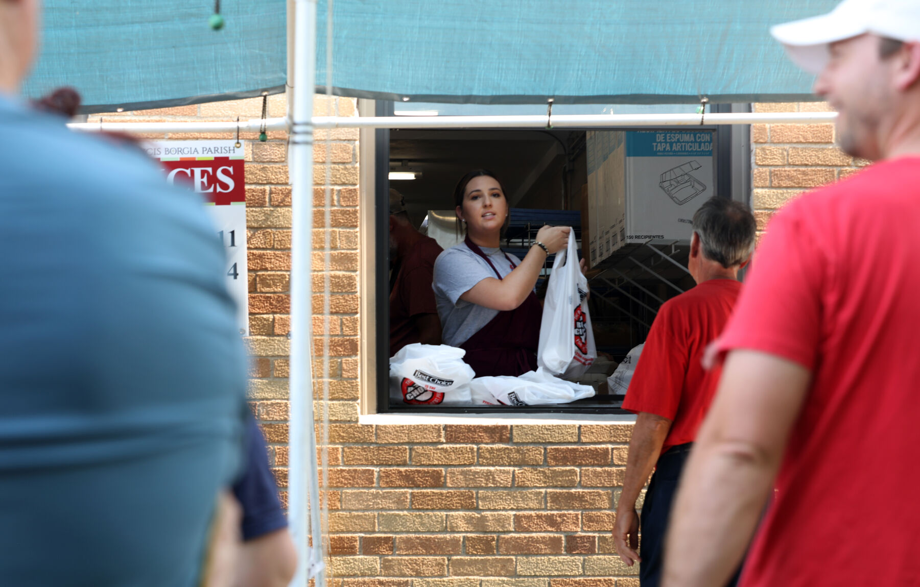 Evie Alfermann hands out dinners